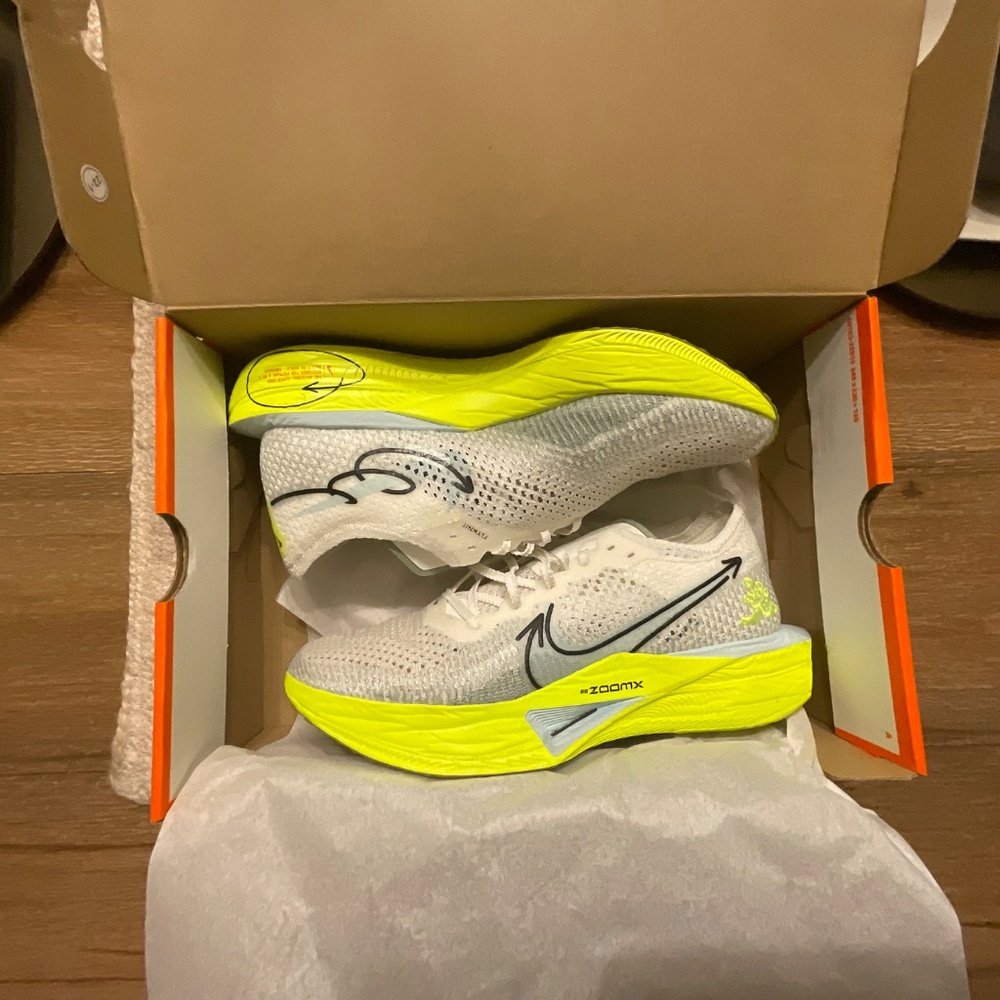 Nike Men's ZoomX VaporFly Next% 3 - Picture 2 of 11